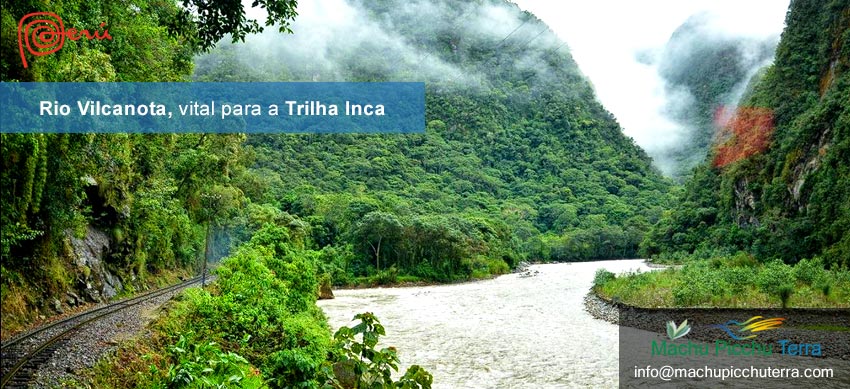 Rio Vilcanota na rota Hidrelétrica - Aguas Calientes